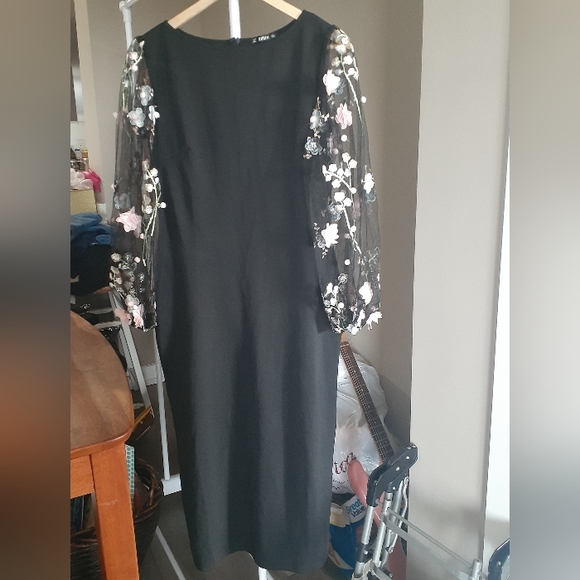 Shein Mesh Floral Detail Sleeve - Picture 2 of 5